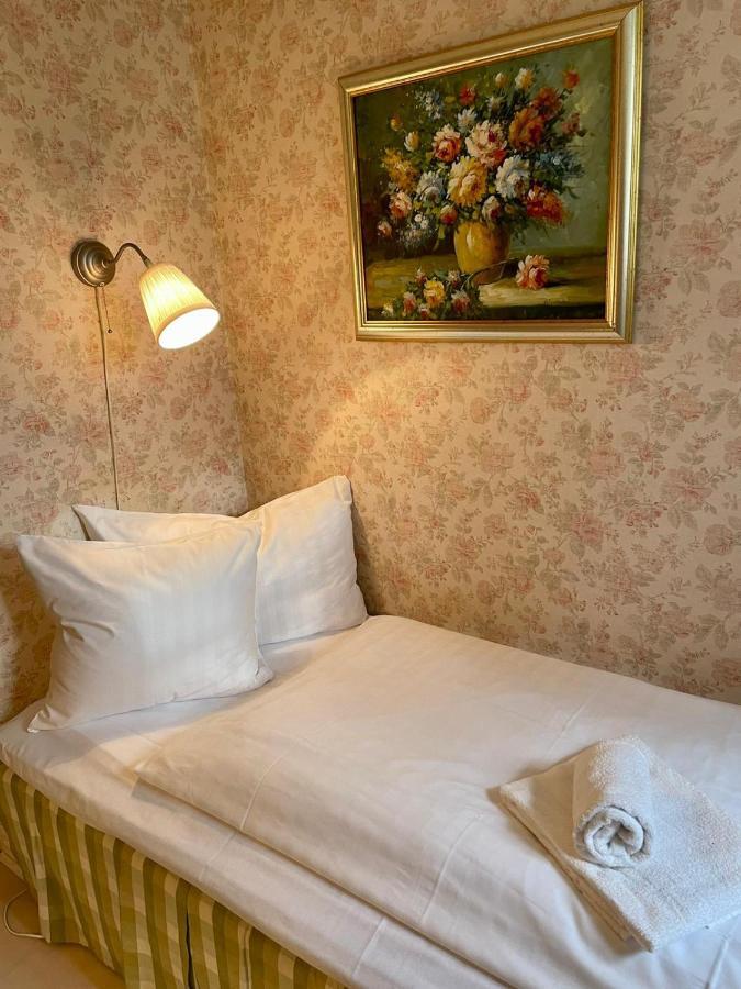 Apertins Hotell Kil Kültér fotó